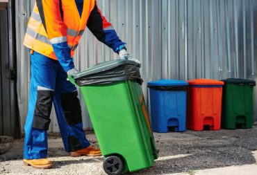 Garbage Collection for Businesses in Qatar: Scheduling, Capacity & Efficiency